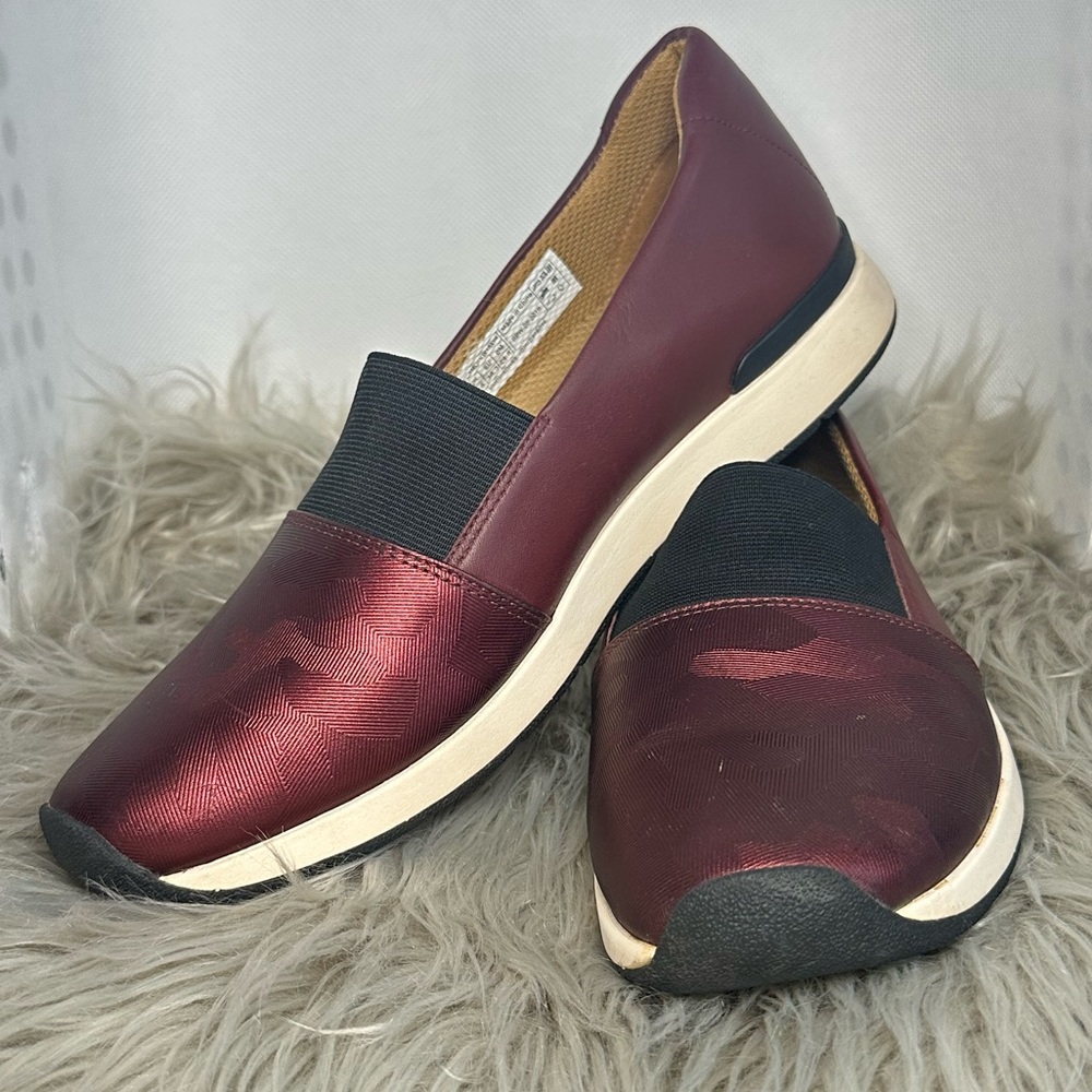 Vionic Women Shoes Cosmic Cameo Arch Support Slip On Wine Burgundy Size 7.5